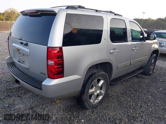 2011 Chevrolet Tahoe LT с VIN 1GNSCBE06BR228935, выставлен на аукционе IAAI как лот 43052440 с пробегом 248 463 миль миль и . История ставок и продаж доступна на DreamBid. Изображение 4.