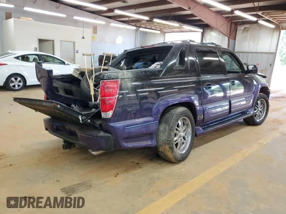 2005 Chevrolet Avalanche LS z VIN 3GNEK12Z95G145422, wystawiony jako Copart lot #81225045 z przebiegiem 199 542 mil mil oraz Szkoda całkowita • Salvage title. Historia ofert i sprzedaży dostępna na DreamBid. Obrazek 3.