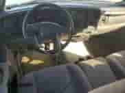 2005 Chevrolet Tahoe Special Service z VIN 1GNEK13V05J197810, wystawiony jako Copart lot #43220195 z przebiegiem 165 055 mil mil oraz Czysty tytuł • Clean title. Historia ofert i sprzedaży dostępna na DreamBid. Obrazek 8.