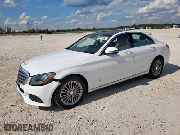 2016 Mercedes-Benz C 300 Luxury with VIN 55SWF4KB3GU121758, listed as a Copart auction lot 86080285 with 135,978 mi miles and Clean title. Bid and sale history available at DreamBid. Image 1.
