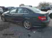 2012 Mercedes-Benz C 300 Sport z VIN WDDGF8BB5CR198526, wystawiony jako Copart lot #82664995 z przebiegiem 148 798 mil mil oraz Szkoda całkowita • Salvage title. Historia ofert i sprzedaży dostępna na DreamBid. Obrazek 2.