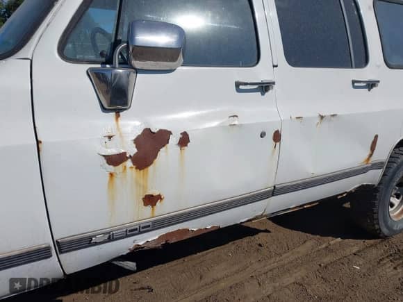 1989 Chevrolet Suburban с VIN 1GNEV16K1KF137333, выставлен на аукционе IAAI как лот 43503708 с пробегом 27 015 миль миль и . История ставок и продаж доступна на DreamBid. Изображение 6.