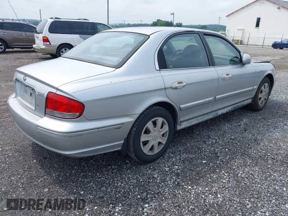 2003 Hyundai Sonata with VIN KMHWF25S73A778126, listed as a IAAI auction lot 42702721 with 227,218 mi miles and . Bid and sale history available at DreamBid. Image 4.