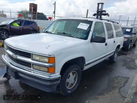 1998 Chevrolet Suburban with VIN 3GNEC16R5WG108019, listed as a IAAI auction lot 41537378 with 245,561 mi miles and . Bid and sale history available at DreamBid. Image 2.