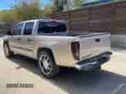 2007 Chevrolet Colorado 1LT z VIN 1GCCS13E778158559, wystawiony jako Copart lot #76755064 z przebiegiem 275 668 mil mil oraz Czysty tytuł • Clean title. Historia ofert i sprzedaży dostępna na DreamBid. Obrazek 3.