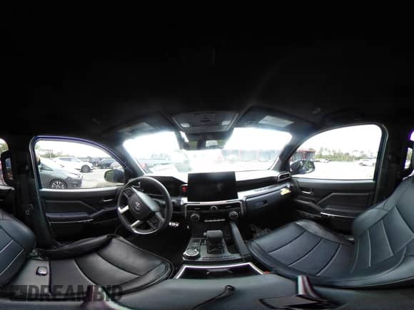 2024 Toyota Tacoma SR5 z VIN 3TYLB5JN8RT056829, wystawiony jako IAAI lot #43202811 z przebiegiem 5 867 mil mil oraz . Historia ofert i sprzedaży dostępna na DreamBid. Obrazek 18.