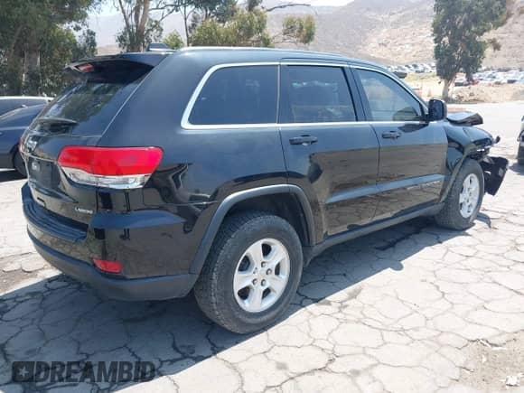2017 Jeep Grand Cherokee Laredo z VIN 1C4RJFAGXHC651701, wystawiony jako IAAI lot #42478214 z przebiegiem 66 770 mil mil oraz . Historia ofert i sprzedaży dostępna na DreamBid. Obrazek 4.