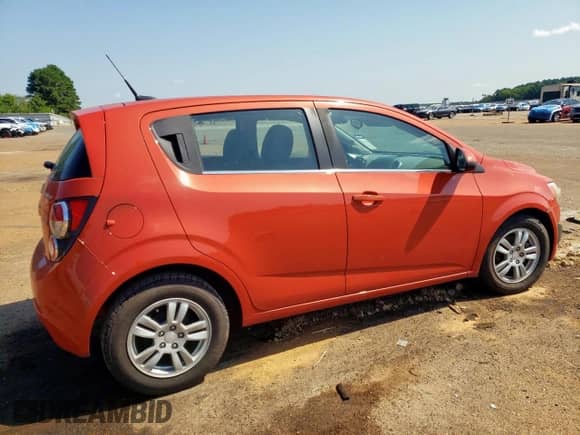 2012 Chevrolet Sonic LT с VIN 1G1JC6SB7C4198921, выставлен на аукционе Copart как лот 69010105 с пробегом 46 928 миль миль и Списание • Salvage title. История ставок и продаж доступна на DreamBid. Изображение 3.