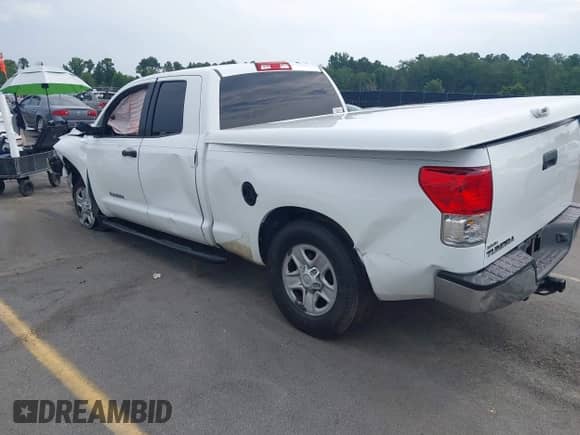 2012 Toyota Tundra z VIN 5TFRU5F17CX027958, wystawiony jako IAAI lot #42690061 z przebiegiem 228 438 mil mil oraz . Historia ofert i sprzedaży dostępna na DreamBid. Obrazek 3.