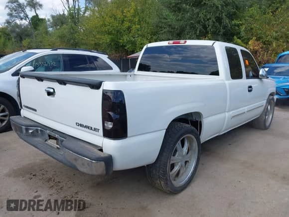 2004 Chevrolet Silverado 1500 LS with VIN 2GCEC19V041121977, listed as a IAAI auction lot 43342832 with 162,672 mi miles and . Bid and sale history available at DreamBid. Image 4.