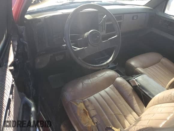 1987 Chevrolet Blazer с VIN 1GNCS18R4H8146907, выставлен на аукционе Copart как лот 88800785 с пробегом 197 654 миль миль и Списание • Salvage title. История ставок и продаж доступна на DreamBid. Изображение 8.