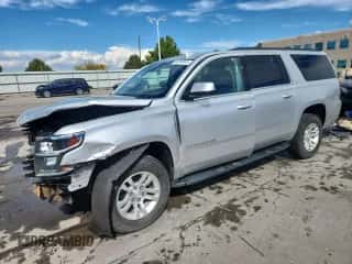 2018 Chevrolet Suburban LT z VIN 1GNSKHKC6JR404837, wystawiony jako Copart lot #84204845 z przebiegiem 138 581 mil mil oraz Szkoda całkowita • Salvage title. Historia ofert i sprzedaży dostępna na DreamBid. Obrazek 1.