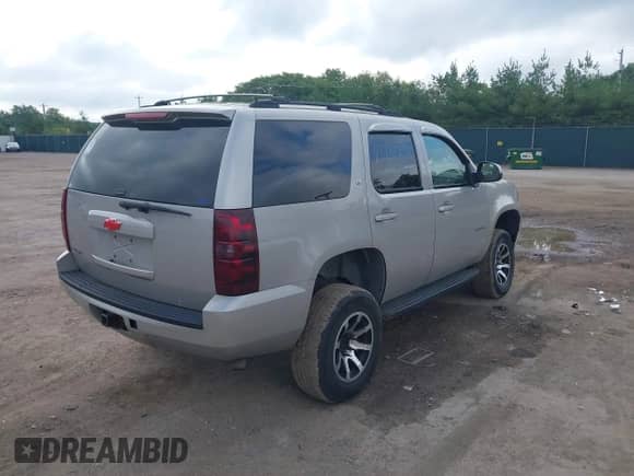 2007 Chevrolet Tahoe LT с VIN 1GNFK13027J150676, выставлен на аукционе IAAI как лот 43310232 с пробегом Не указан миль и . История ставок и продаж доступна на DreamBid. Изображение 4.