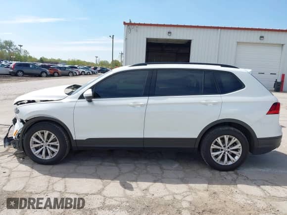 2019 Volkswagen Tiguan S с VIN 3VV0B7AX0KM027036, выставлен на аукционе IAAI как лот 42202681 с пробегом 75 192 миль миль и . История ставок и продаж доступна на DreamBid. Изображение 15.