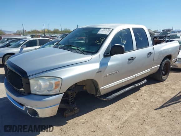 2007 Dodge 1500 SLT с VIN 1D7HA18207J502304, выставлен на аукционе IAAI как лот 41123427 с пробегом 225 502 миль миль и . История ставок и продаж доступна на DreamBid. Изображение 2.