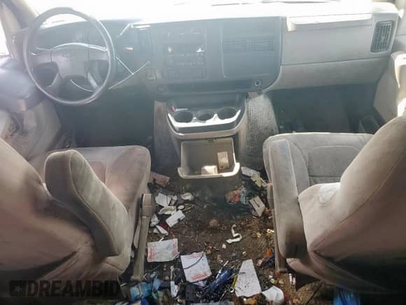 2004 Chevrolet Express Passenger with VIN 1GBFG15T041233492, listed as a Copart auction lot 82193815 with 219,338 mi miles and Salvage title. Bid and sale history available at DreamBid. Image 8.