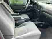 2004 Toyota Tundra SR5 z VIN 5TBDT44194S455444, wystawiony jako Copart lot #90129435 z przebiegiem 228 204 mil mil oraz Czysty tytuł • Clean title. Historia ofert i sprzedaży dostępna na DreamBid. Obrazek 5.