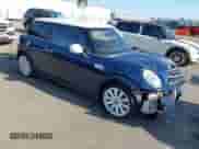 2017 MINI Hardtop Cooper S z VIN WMWXP7C58H3B93583, wystawiony jako IAAI lot #42697410 z przebiegiem 75 687 mil mil oraz . Historia ofert i sprzedaży dostępna na DreamBid. Obrazek 1.