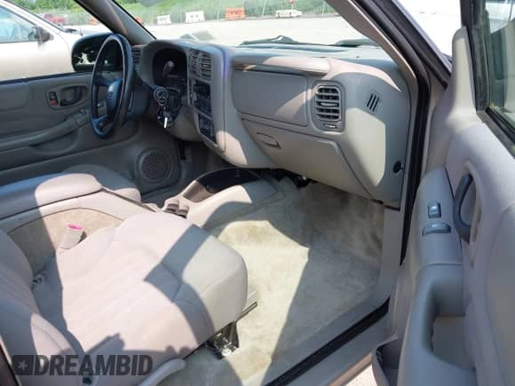 2003 Chevrolet S-10 LS с VIN 1GCCT19X738149232, выставлен на аукционе IAAI как лот 42727630 с пробегом 53 595 миль миль и . История ставок и продаж доступна на DreamBid. Изображение 5.