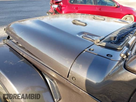 2021 Jeep Wrangler Unlimited Sahara Altitude z VIN 1C4HJXEN9MW535425, wystawiony jako IAAI lot #41469224 z przebiegiem 51 694 mil mil oraz . Historia ofert i sprzedaży dostępna na DreamBid. Obrazek 18.