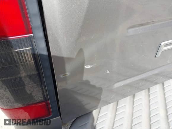 2003 Nissan Frontier XE z VIN 1N6DD26T33C401755, wystawiony jako IAAI lot #41759370 z przebiegiem 397 585 mil mil oraz . Historia ofert i sprzedaży dostępna na DreamBid. Obrazek 12.