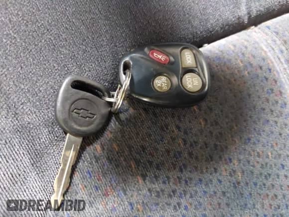 2001 Chevrolet Blazer LT z VIN 1GNDT13W012149519, wystawiony jako IAAI lot #42935277 z przebiegiem 190 141 mil mil oraz . Historia ofert i sprzedaży dostępna na DreamBid. Obrazek 11.