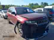 2023 Jeep Grand Cherokee Limited z VIN 1C4RJKBG6P8852746, wystawiony jako IAAI lot #42572515 z przebiegiem 52 503 mil mil oraz . Historia ofert i sprzedaży dostępna na DreamBid. Obrazek 1.