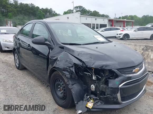 2018 Chevrolet Sonic LS с VIN 1G1JB5SH9J4126214, выставлен на аукционе IAAI как лот 42253300 с пробегом 84 727 миль миль и . История ставок и продаж доступна на DreamBid. Изображение 1.