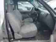 2001 Toyota Tacoma z VIN 5TENL42N41Z795150, wystawiony jako IAAI lot #42657291 z przebiegiem 288 053 mil mil oraz . Historia ofert i sprzedaży dostępna na DreamBid. Obrazek 5.