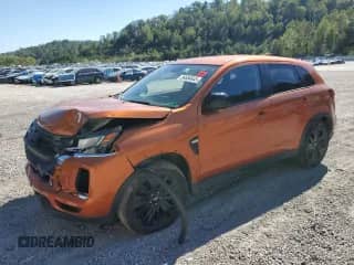 2021 Mitsubishi Outlander ES z VIN JA4ARUAU2MU008855, wystawiony jako Copart lot #84654645 z przebiegiem Nie podano mil oraz Szkoda całkowita • Salvage title. Historia ofert i sprzedaży dostępna na DreamBid. Obrazek 1.