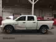 2019 Ram 1500 Express z VIN 1C6RR7KT5KS500926, wystawiony jako IAAI lot #41599373 z przebiegiem 108 928 mil mil oraz . Historia ofert i sprzedaży dostępna na DreamBid. Obrazek 14.