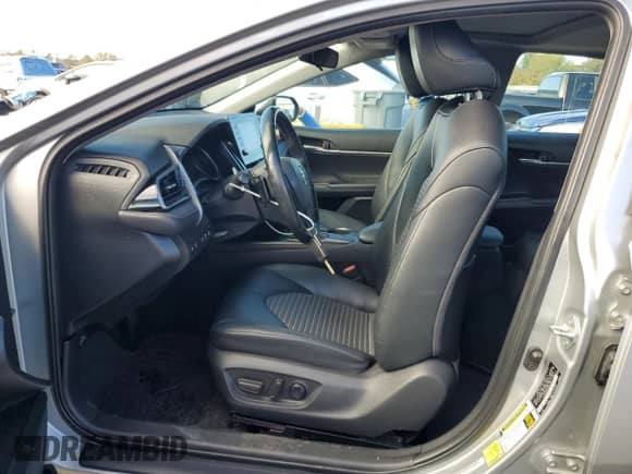 2021 Toyota Camry SE z VIN 4T1G11AK5MU462355, wystawiony jako Copart lot #82512355 z przebiegiem 45 085 mil mil oraz Szkoda całkowita • Salvage title. Historia ofert i sprzedaży dostępna na DreamBid. Obrazek 7.