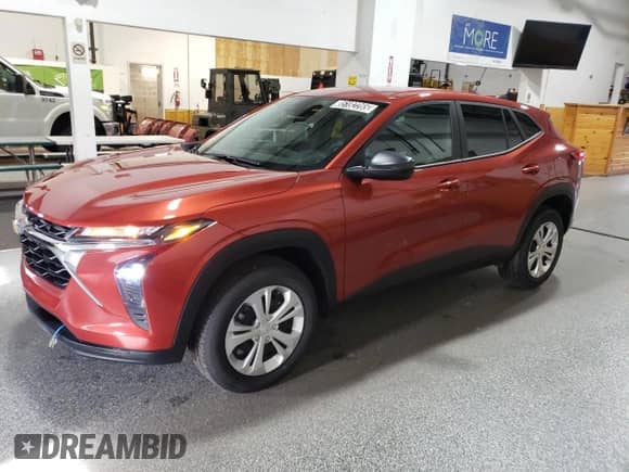 2024 Chevrolet Trax LS with VIN KL77LFE29RC105180, listed as a Copart auction lot 85182265 with 4,889 mi miles and Clean title. Bid and sale history available at DreamBid. Image 1.