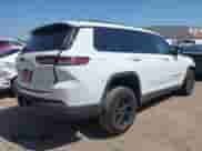 2025 Jeep Grand Cherokee Altitude X z VIN 1C4RJJAG0S8651834, wystawiony jako IAAI lot #41992629 z przebiegiem 4 239 mil mil oraz . Historia ofert i sprzedaży dostępna na DreamBid. Obrazek 4.