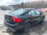 2018 Volvo S60 Dynamic с VIN YV140MTLXJ2459745, выставлен на аукционе IAAI как лот 41988052 с пробегом 133 268 миль миль и . История ставок и продаж доступна на DreamBid. Изображение 4.
