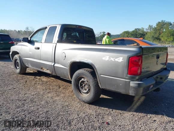 2005 Dodge Dakota ST with VIN 1D7HW22K85S189459, listed as a IAAI auction lot 43200184 with 180,750 mi miles and . Bid and sale history available at DreamBid. Image 3.
