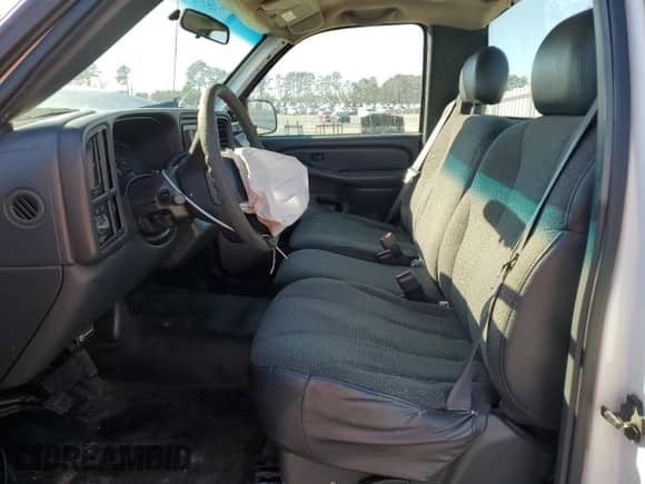 2000 Chevrolet Silverado 1500 with VIN 1GCEC14V3YE374450, listed as a Copart auction lot 46484315 with 172,096 mi miles and Salvage title. Bid and sale history available at DreamBid. Image 7.
