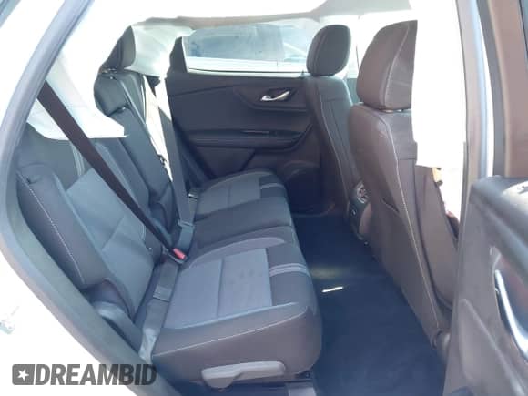 2024 Chevrolet Blazer LT z VIN 3GNKBCR46RS161153, wystawiony jako IAAI lot #43515792 z przebiegiem 22 721 mil mil oraz . Historia ofert i sprzedaży dostępna na DreamBid. Obrazek 8.