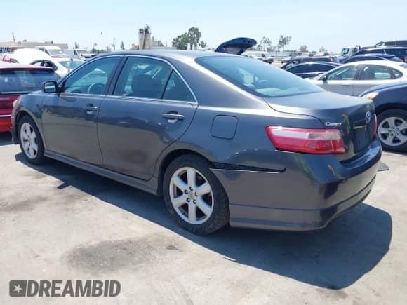 2008 Toyota Camry LE z VIN 4T1BE46K88U238821, wystawiony jako IAAI lot #42925630 z przebiegiem 276 117 mil mil oraz . Historia ofert i sprzedaży dostępna na DreamBid. Obrazek 3.