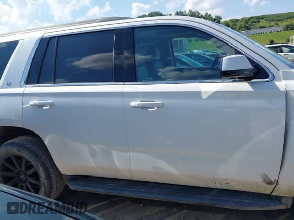 2018 Chevrolet Tahoe LT z VIN 1GNSKBKC5JR308047, wystawiony jako IAAI lot #42710178 z przebiegiem 78 331 mil mil oraz . Historia ofert i sprzedaży dostępna na DreamBid. Obrazek 14.