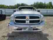 2021 Ram 1500 Tradesman z VIN 3C6RR7KG0MG713876, wystawiony jako Copart lot #61657235 z przebiegiem Nie podano mil oraz Nie do naprawy • Non repairable. Historia ofert i sprzedaży dostępna na DreamBid. Obrazek 5.