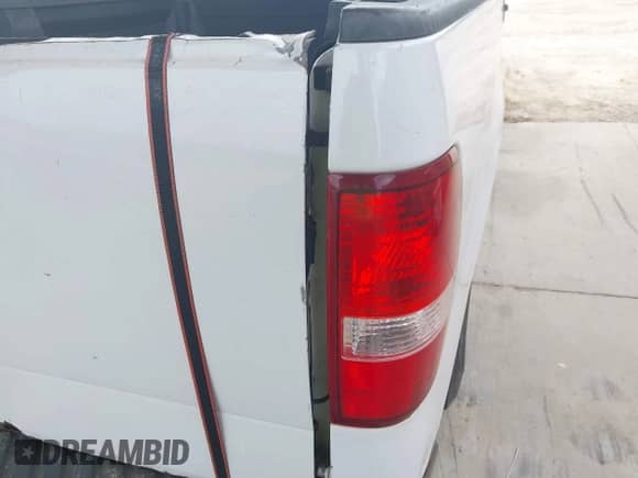 2006 Ford F-150 XL z VIN 1FTRF12W06NA79713, wystawiony jako IAAI lot #42659236 z przebiegiem 157 664 mil mil oraz . Historia ofert i sprzedaży dostępna na DreamBid. Obrazek 12.