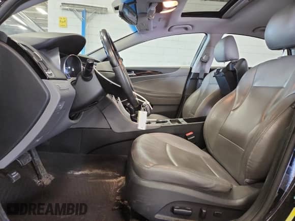 2011 Hyundai Sonata SE z VIN 5NPEC4AC9BH100696, wystawiony jako Copart lot #70260905 z przebiegiem 86 816 mil mil oraz Szkoda całkowita • Salvage title. Historia ofert i sprzedaży dostępna na DreamBid. Obrazek 7.