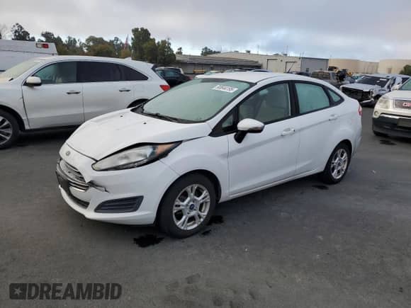 2015 Ford Fiesta SE z VIN 3FADP4BJ6FM136249, wystawiony jako Copart lot #90844195 z przebiegiem 133 405 mil mil oraz Szkoda całkowita • Salvage title. Historia ofert i sprzedaży dostępna na DreamBid. Obrazek 1.
