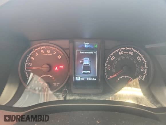 2018 Toyota Tacoma SR z VIN 5TFAX5GN7JX118697, wystawiony jako Copart lot #67840425 z przebiegiem 89 753 mil mil oraz Szkoda całkowita • Salvage title. Historia ofert i sprzedaży dostępna na DreamBid. Obrazek 9.