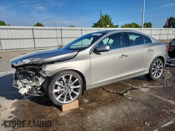 2015 Volvo S60 T5 Premier с VIN YV1612TK0F2340773, выставлен на аукционе Copart как лот 71078425 с пробегом 50 688 миль миль и Списание • Salvage title. История ставок и продаж доступна на DreamBid. Изображение 1.