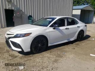 2022 Toyota Camry SE z VIN 4T1G11AK5NU030429, wystawiony jako Copart lot #70127655 z przebiegiem 50 191 mil mil oraz Szkoda całkowita • Salvage title. Historia ofert i sprzedaży dostępna na DreamBid. Obrazek 1.