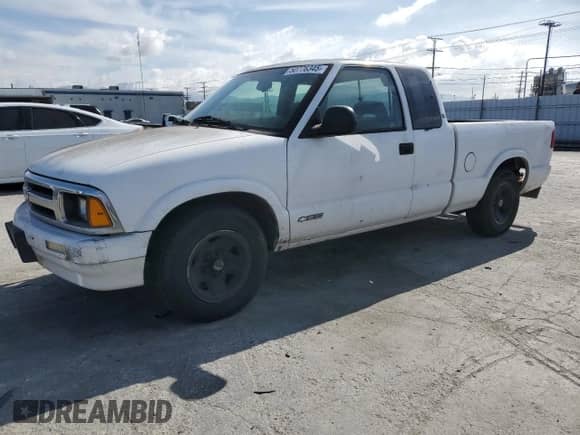 1997 Chevrolet S-10 LS с VIN 1GCCS19XXV8179864, выставлен на аукционе Copart как лот 50776345 с пробегом 273 311 миль миль и Списание • Salvage title. История ставок и продаж доступна на DreamBid. Изображение 1.