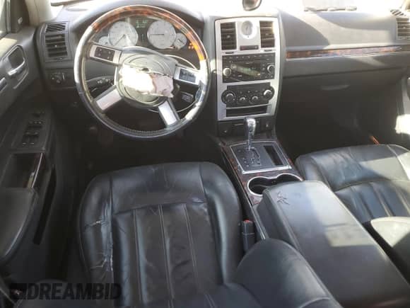 2008 Chrysler 300 C с VIN 2C3KK63H18H138973, выставлен на аукционе Copart как лот 80827044 с пробегом 197 910 миль миль и Чистый • Clean title. История ставок и продаж доступна на DreamBid. Изображение 8.