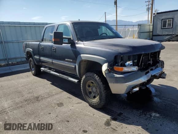 2002 Chevrolet Silverado 2500HD LS z VIN 1GCHK23G02F121208, wystawiony jako Copart lot #75267464 z przebiegiem 158 701 mil mil oraz Szkoda całkowita • Salvage title. Historia ofert i sprzedaży dostępna na DreamBid. Obrazek 4.